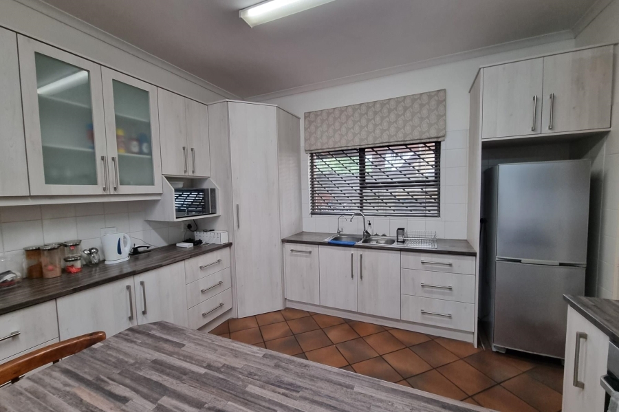 To Let 3 Bedroom Property for Rent in Vredekloof Western Cape